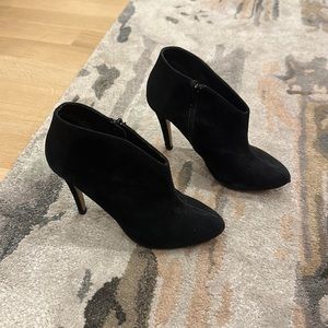 LORD AND TAYLOR WOMENS BOOTIE SIZE 6.5